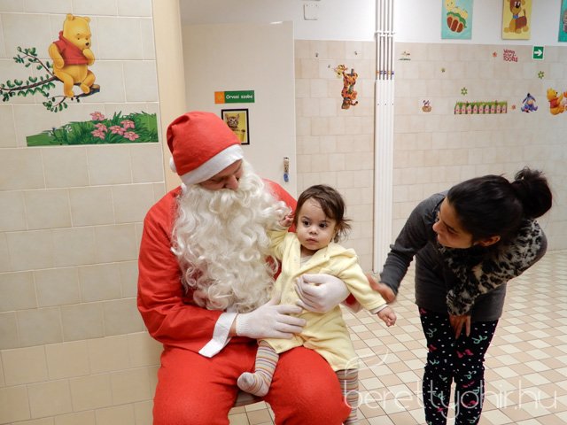 A Tama Hungary Kft. dolgozói beteg gyerekenek adományoztak 05